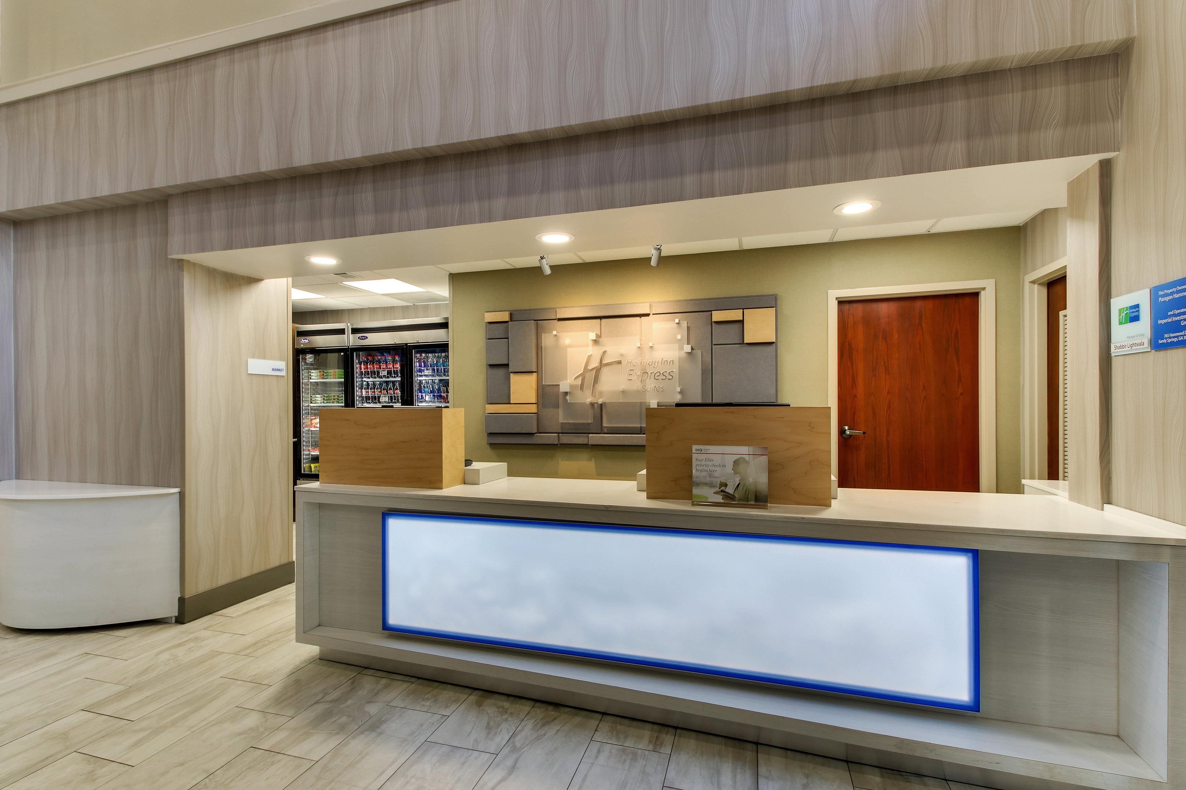 Holiday Inn Express & Suites Atlanta Perimeter Mall Hotel By Ihg Sandy Springs Exterior foto