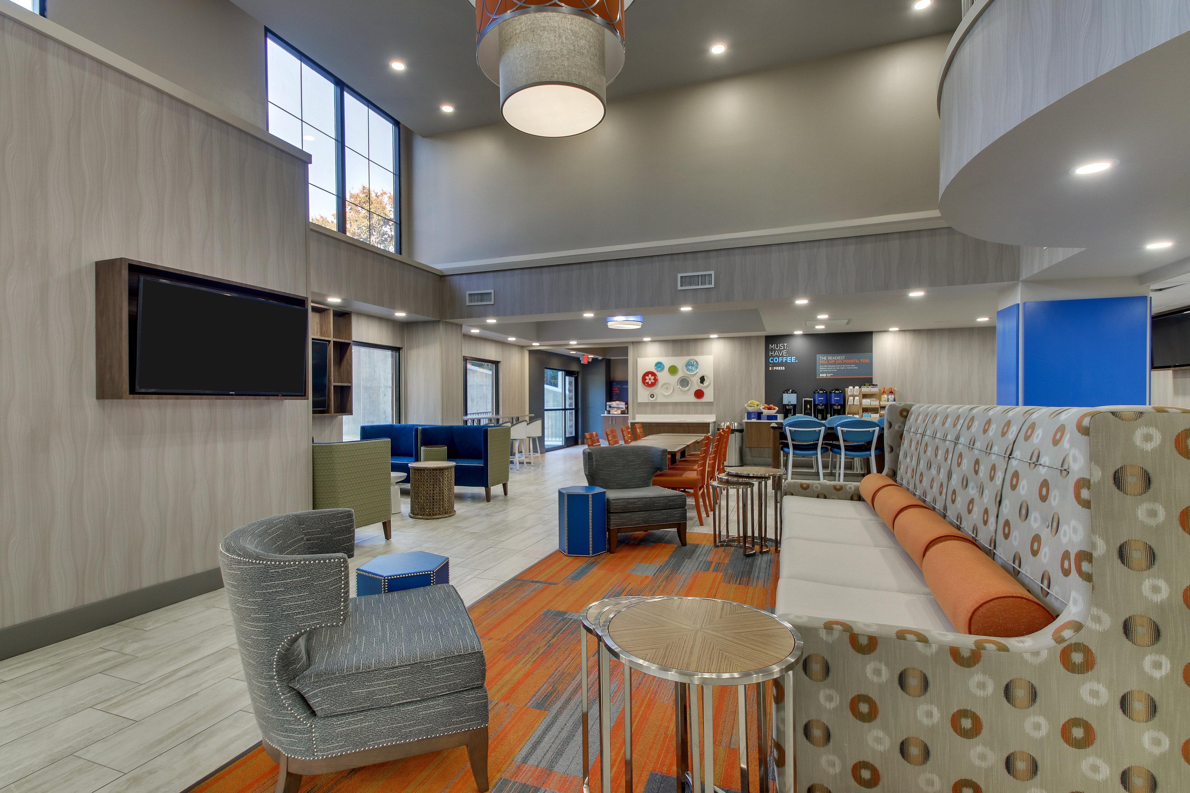 Holiday Inn Express & Suites Atlanta Perimeter Mall Hotel By Ihg Sandy Springs Exterior foto