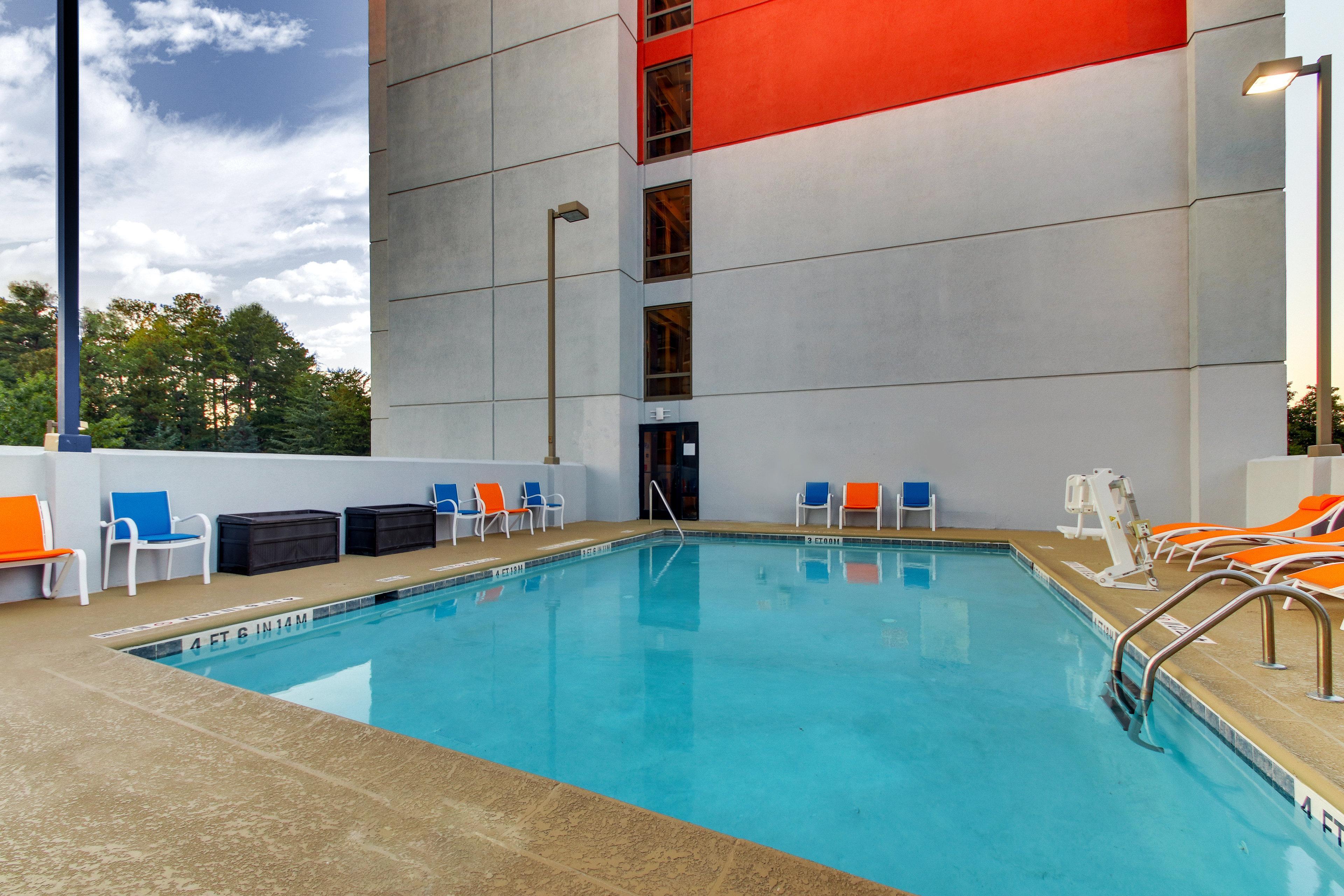 Holiday Inn Express & Suites Atlanta Perimeter Mall Hotel By Ihg Sandy Springs Exterior foto