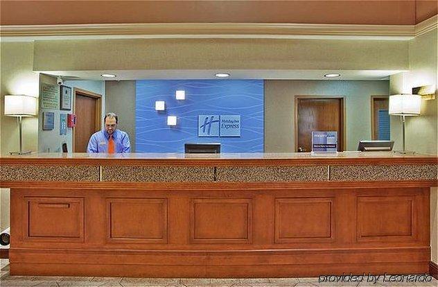Holiday Inn Express & Suites Atlanta Perimeter Mall Hotel By Ihg Sandy Springs Interior foto
