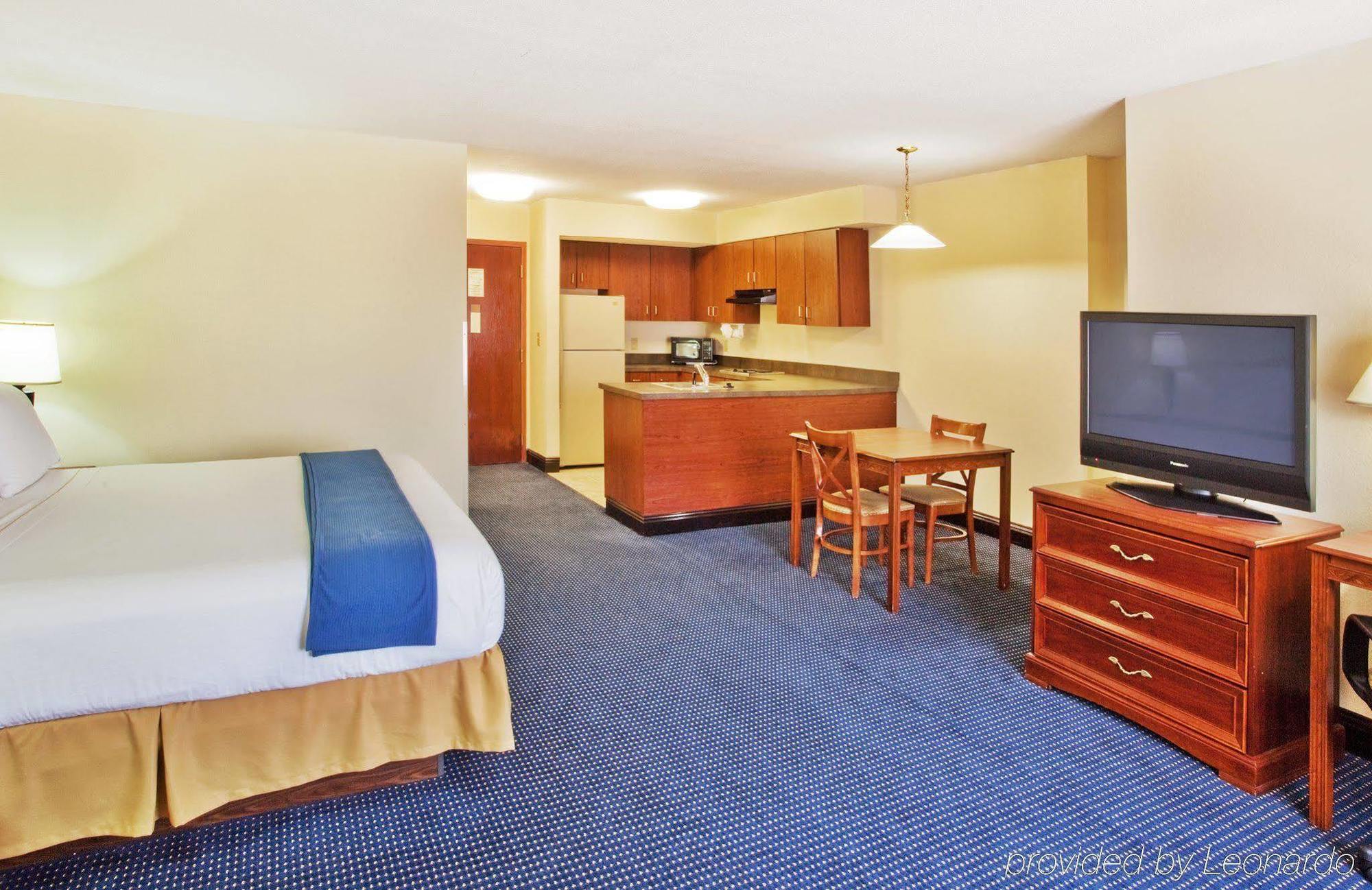 Holiday Inn Express & Suites Atlanta Perimeter Mall Hotel By Ihg Sandy Springs Zimmer foto