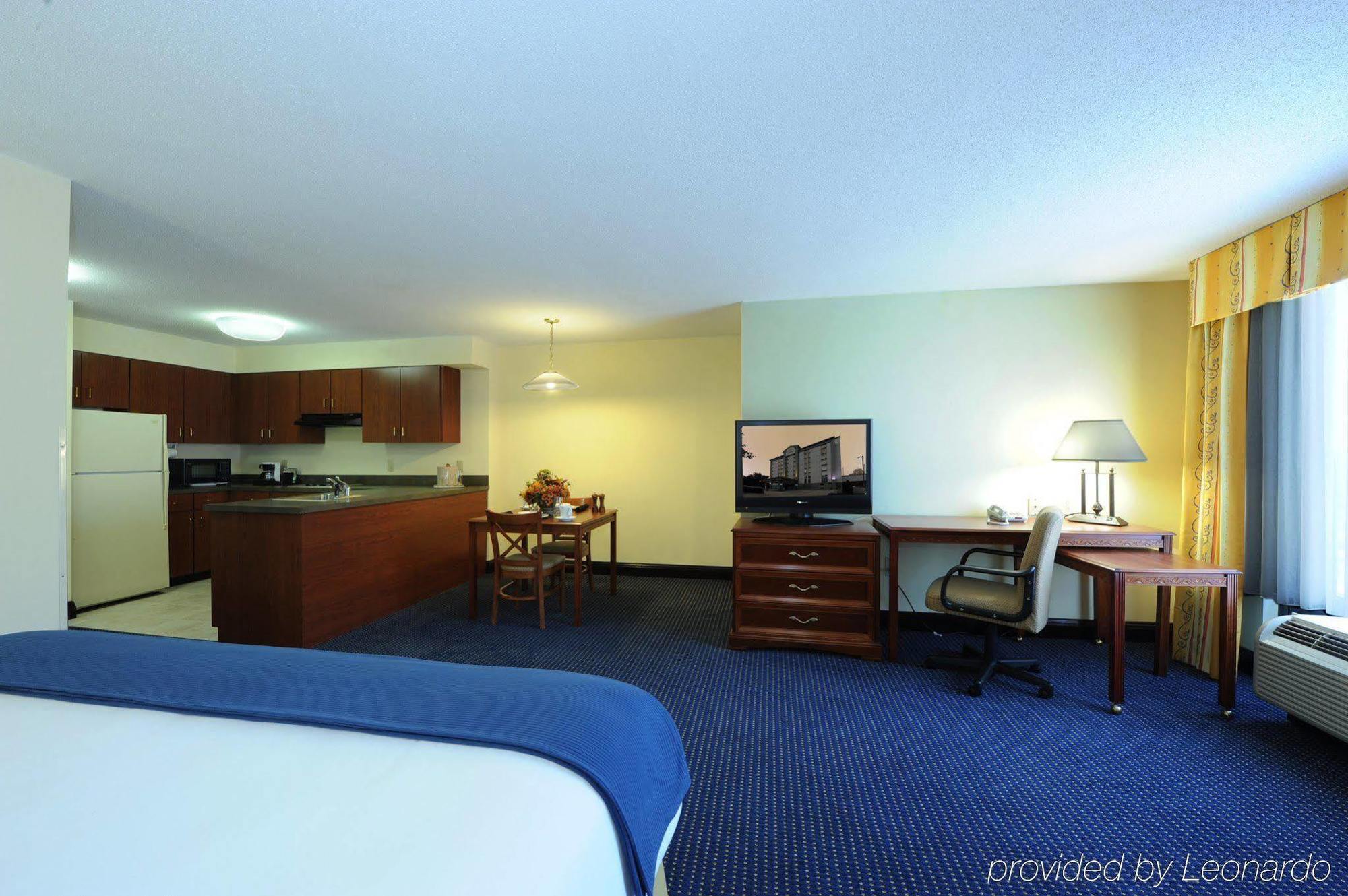 Holiday Inn Express & Suites Atlanta Perimeter Mall Hotel By Ihg Sandy Springs Zimmer foto