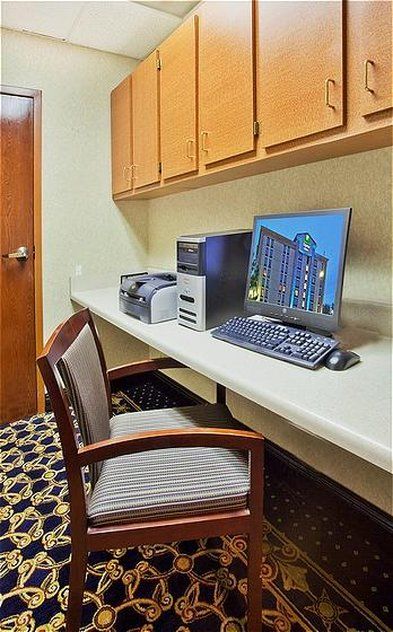 Holiday Inn Express & Suites Atlanta Perimeter Mall Hotel By Ihg Sandy Springs Einrichtungen foto